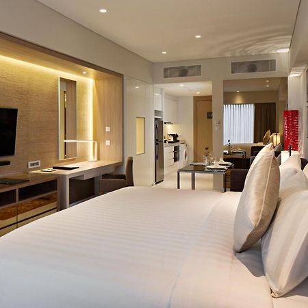 Oakwood Hotel & Residence Surabaya Esterno foto
