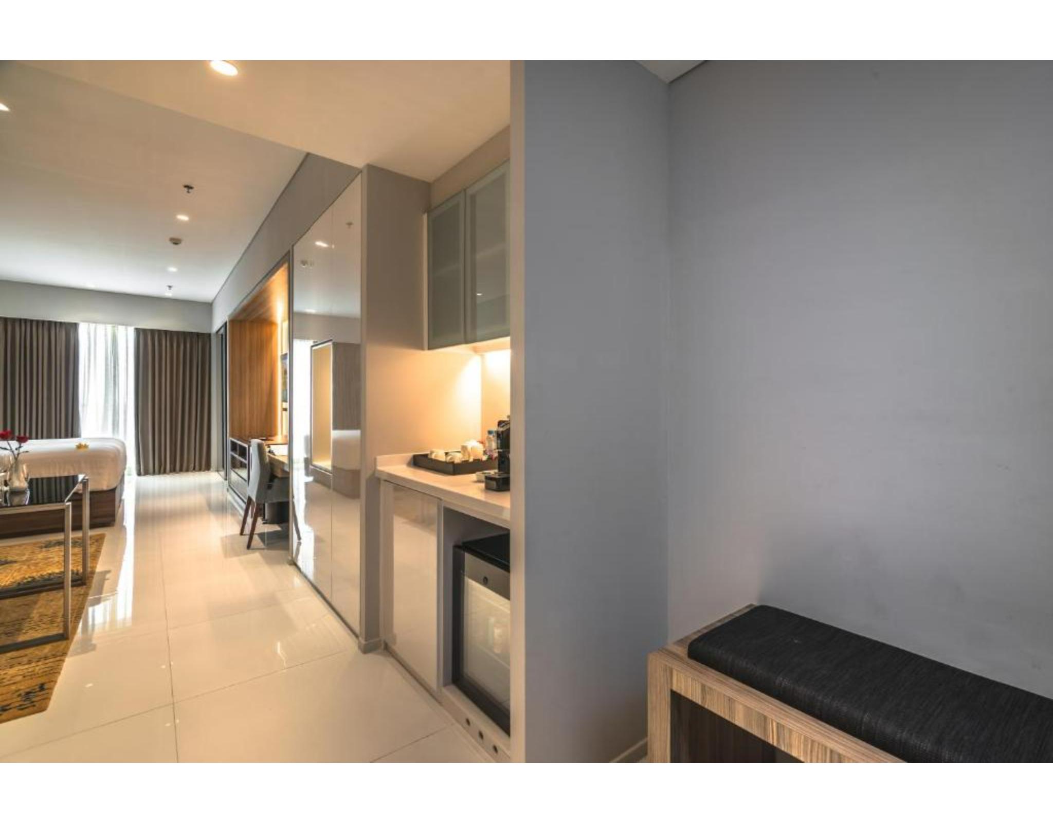 Oakwood Hotel & Residence Surabaya Esterno foto