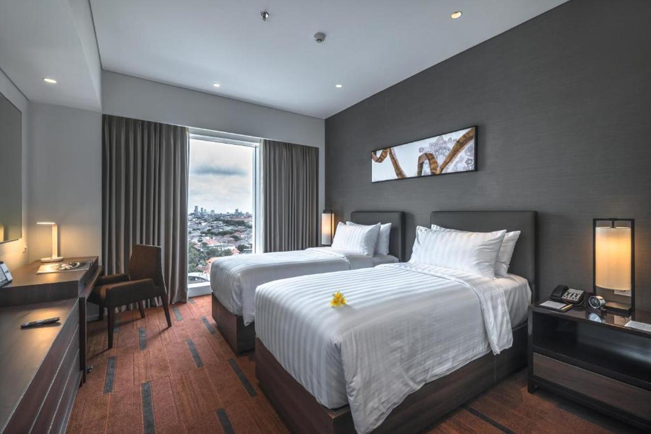 Oakwood Hotel & Residence Surabaya Esterno foto