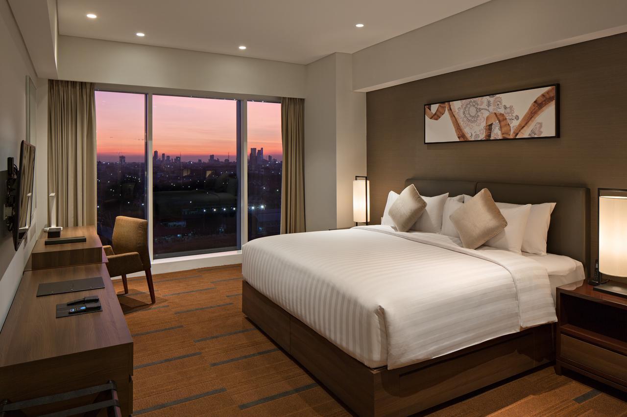 Oakwood Hotel & Residence Surabaya Esterno foto