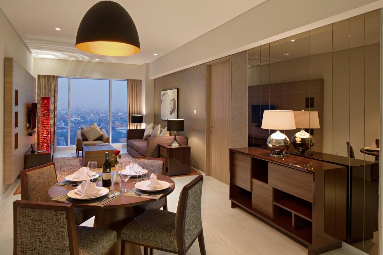 Oakwood Hotel & Residence Surabaya Esterno foto