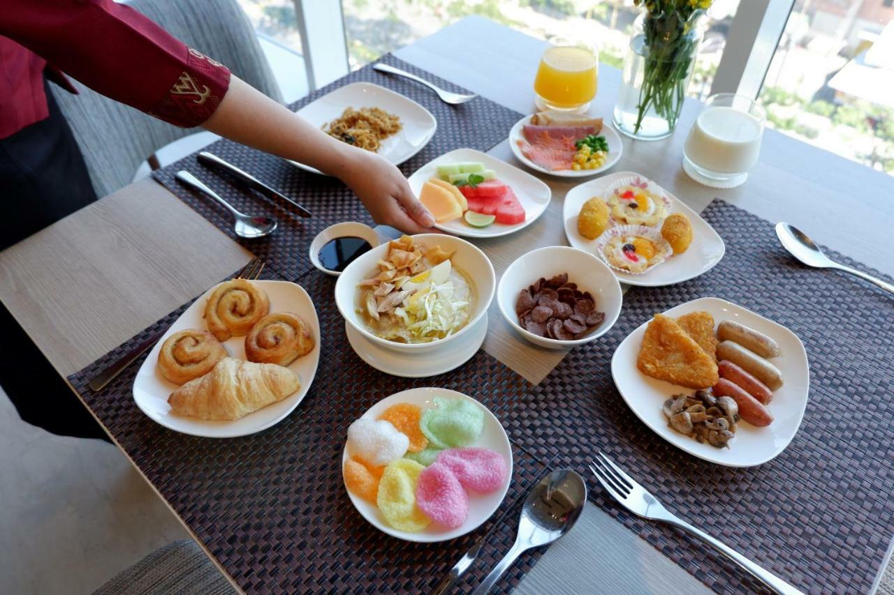 Oakwood Hotel & Residence Surabaya Esterno foto
