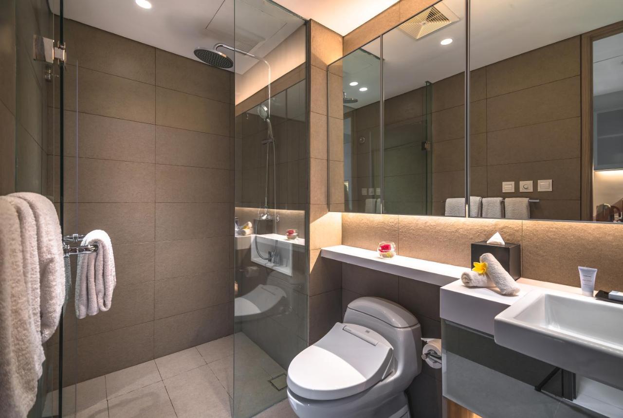 Oakwood Hotel & Residence Surabaya Esterno foto